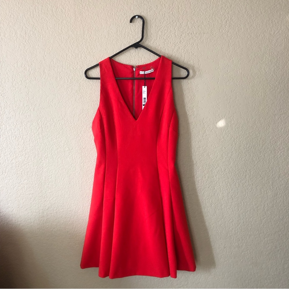 Alice&Olivia V Neck Size 6 Red Dress (New with Tag)